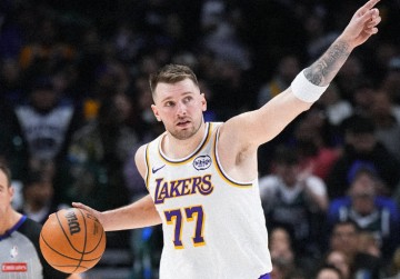 开云体育官网-詹姆斯伤停！东契奇35+8湖人复仇尼克斯 里夫斯25分唐斯25+16