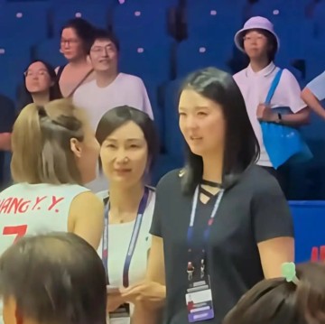 开云官网-温柔落幕，向阳而生！张常宁现身世联赛，球迷暖心送祝福|中国女排|泰国女排|王媛媛|唐欣|女排_新浪体育_新浪新闻