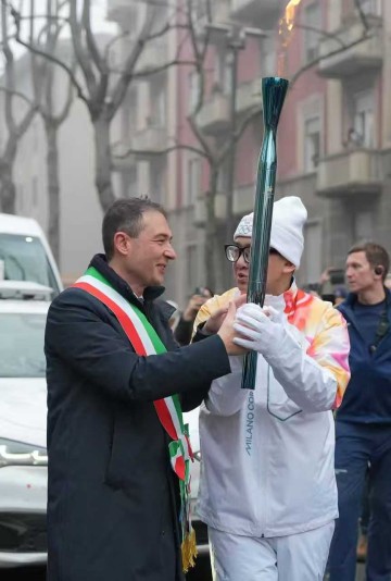 开云-连线米兰冬奥会上的中国火炬手：我亲吻了奥运火炬