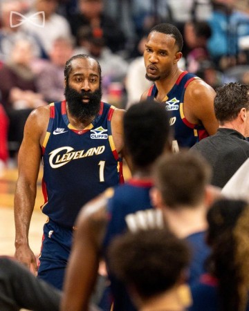 开云-骑士遭绿军横扫：哈登19+10逼近29000分 米切尔复出30+7+5