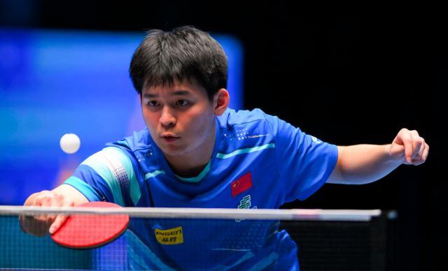 （体育）（4）乒乓球——世界杯：雨果胜林诗栋夺得男单冠军XxjpseC007325_20250420_PEPFN0A001.jpg